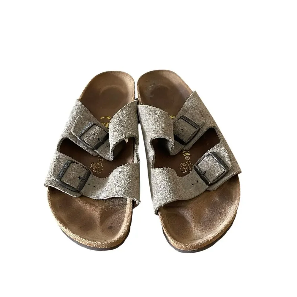 Birkenstock Arizona sandals in a taupe M:11